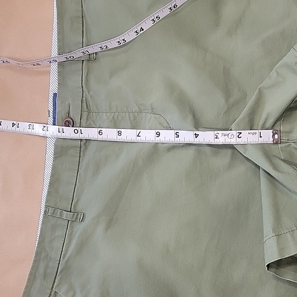 Old Navy Size 16 Olive / Army Green Everyday Short, 5" Inseam, Exc. Used Cond. - Picture 7 of 10